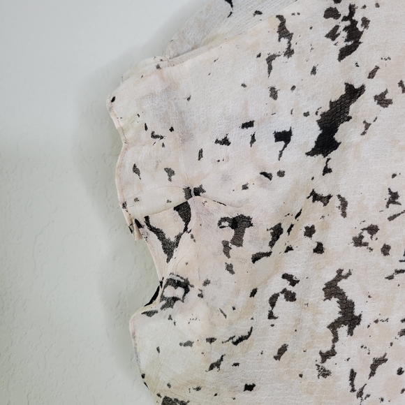 H Halston wrap top with splattered pattern size xs - Picture 7 of 7